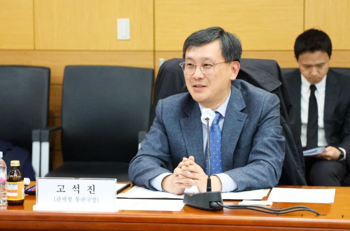 고석진 관세청 통관국장이 21일 서울세관에서 면세업계 대표들과 간담회를 개최하고 인사말을 하고 있다.
<p>